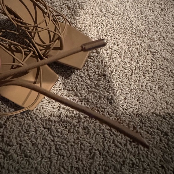 GIA/RHW ROSIE 6 RUBBERIZED LACE-UP SANDALS IN BEIGE Size 38 - Picture 7 of 7